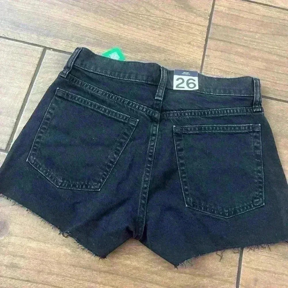 NWT GAP 3” Cheeky short high rise black shorts size 2/26 petite - Picture 3 of 5